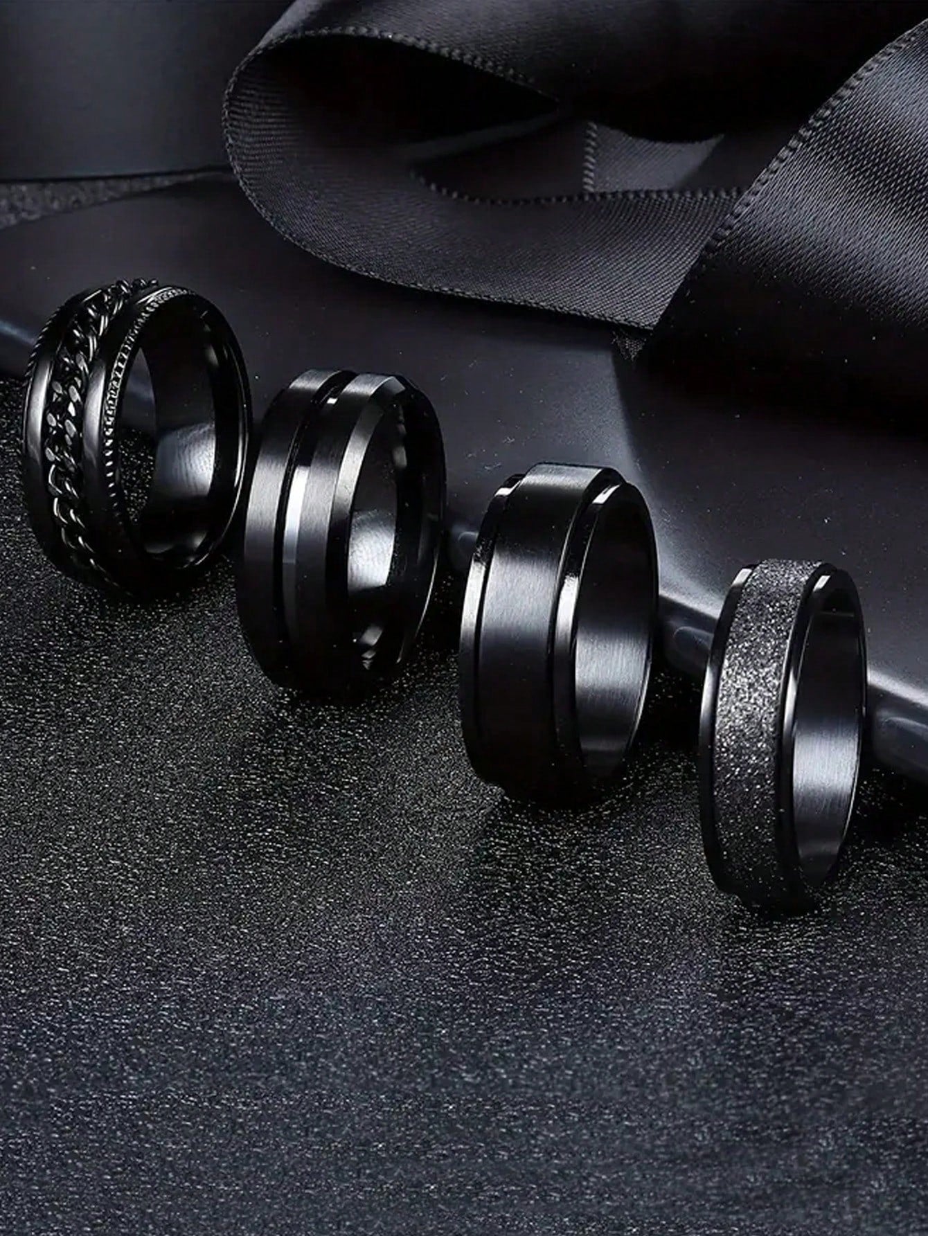 4Pcs/Set Black Embossed Design Ring